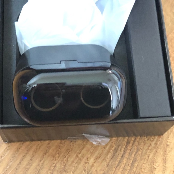 NEW EARBUDS WITH CHARGING CASE - Picture 4 of 6